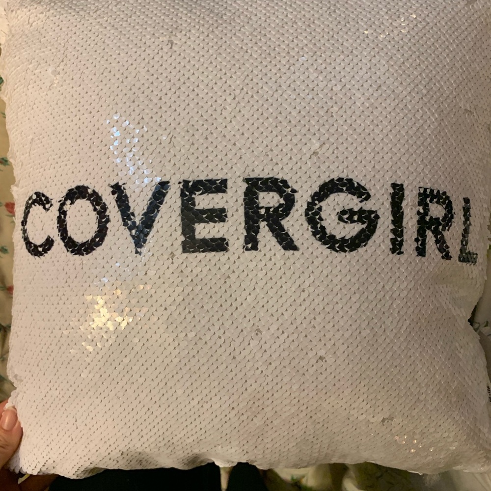 Covergirl pillow white